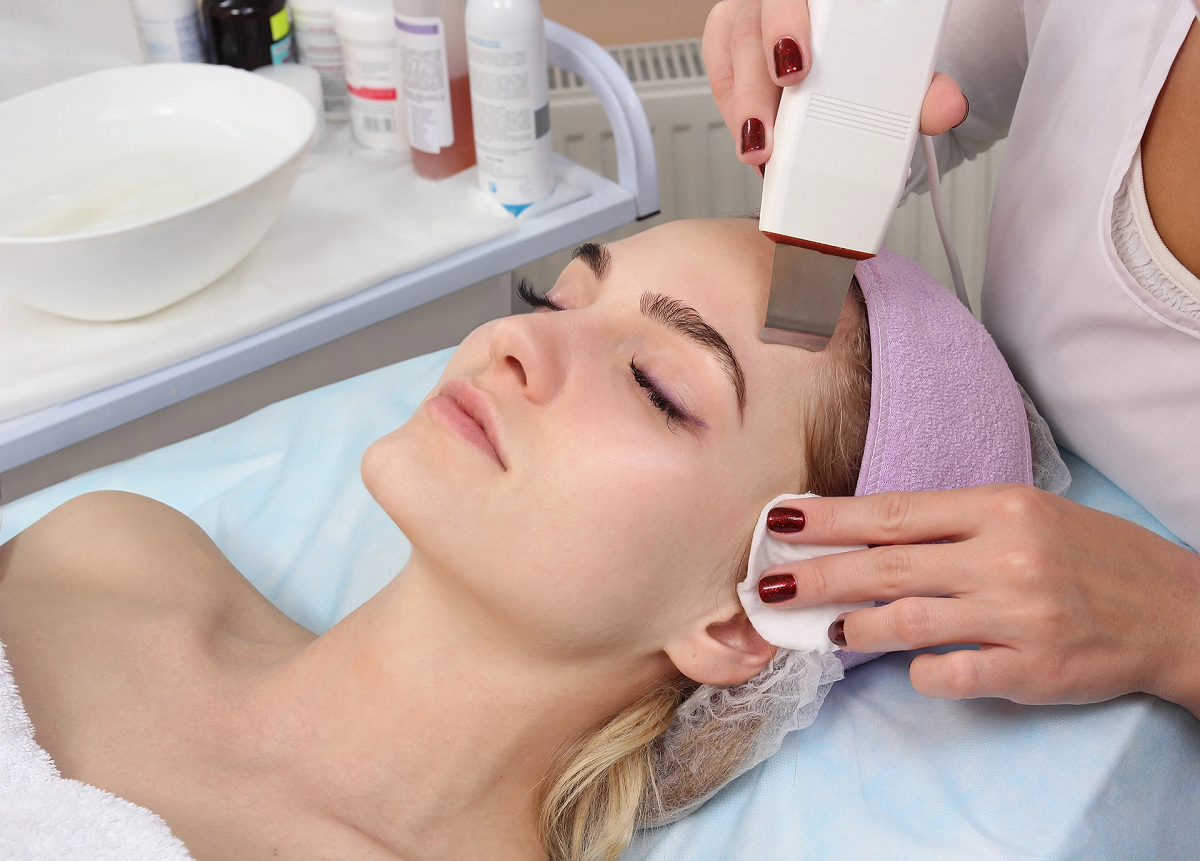 How Microdermabrasion Treatment Helps With Pigmentation